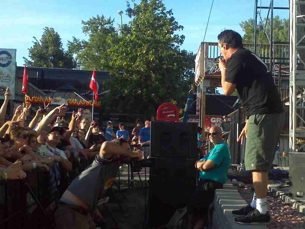 Atmosphere and Queens of the Stone Age ROCK MY SHIT