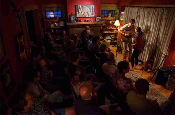 Meet me at FolkHouse – Music Review